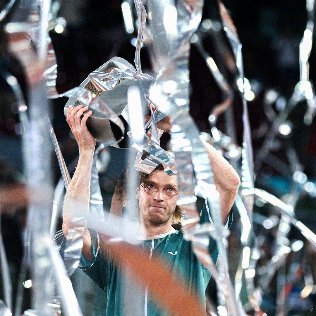 ATP1000马德里大师赛过去十年的冠军🏆2024卢布列夫2023阿尔卡拉