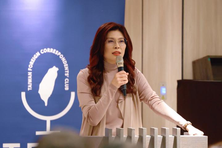 访陆前态度软化！郑丽文向美松口「第二波军购预算可立刻增加」梅花新闻网黄楚甯