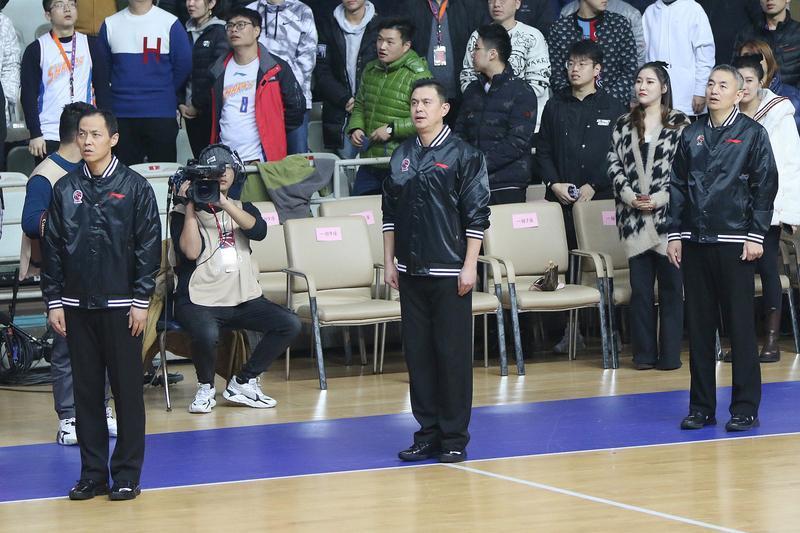 12月22日CBA常规赛第五轮，深圳男篮在客场0.9秒绝杀山东男篮，这比赛简直太