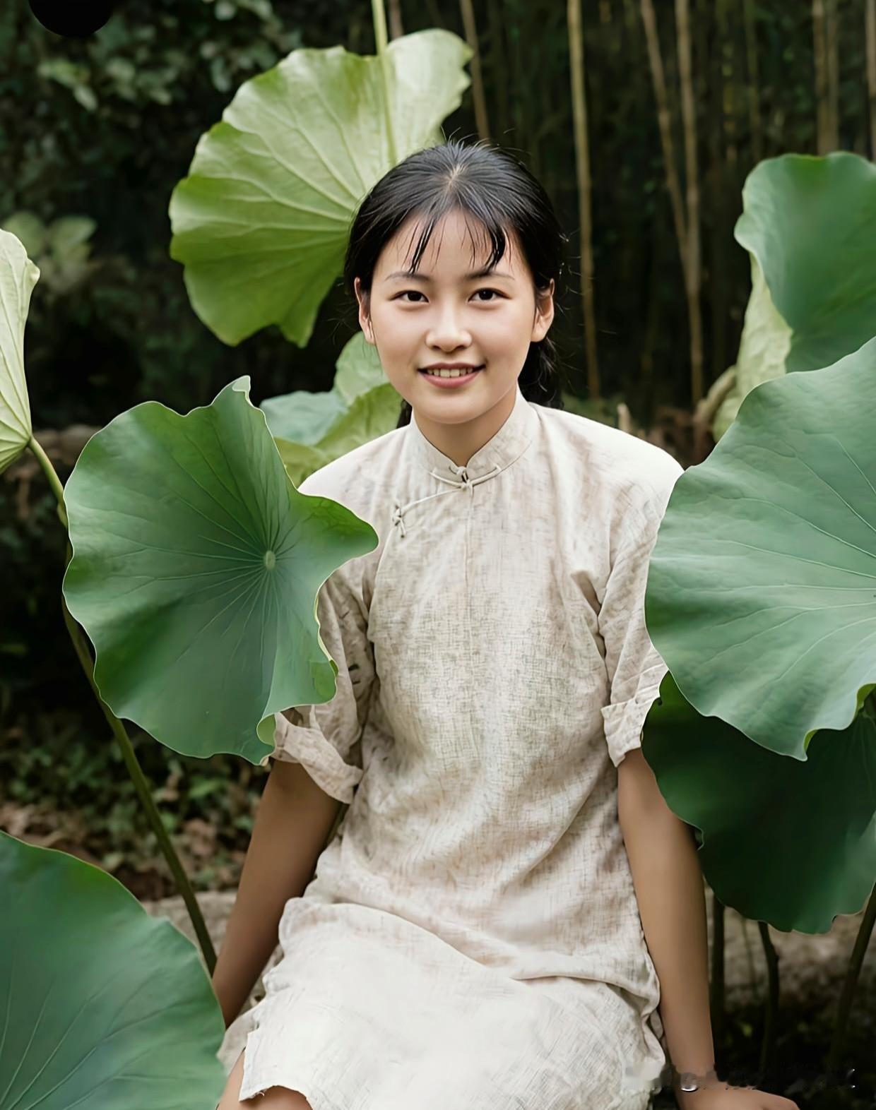 一代才女林徽因的一张照片，照片后期经过上色处理！照片上的她没有浓妆艳抹，给