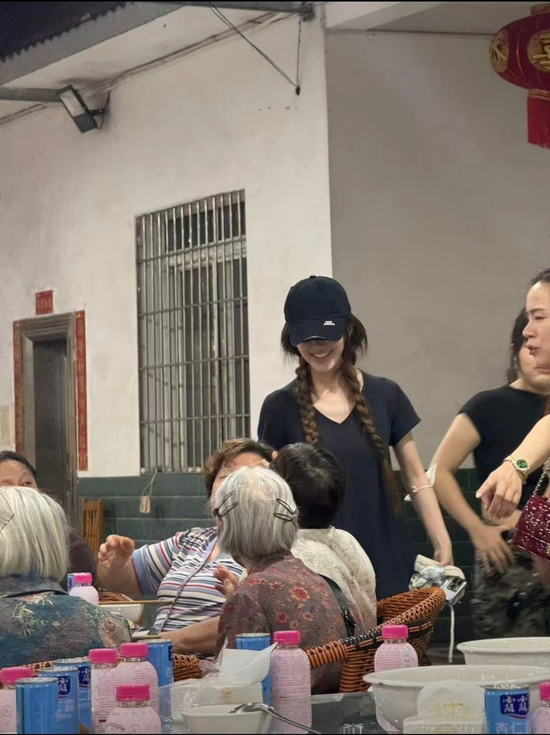 赵露思给奶奶过80大寿