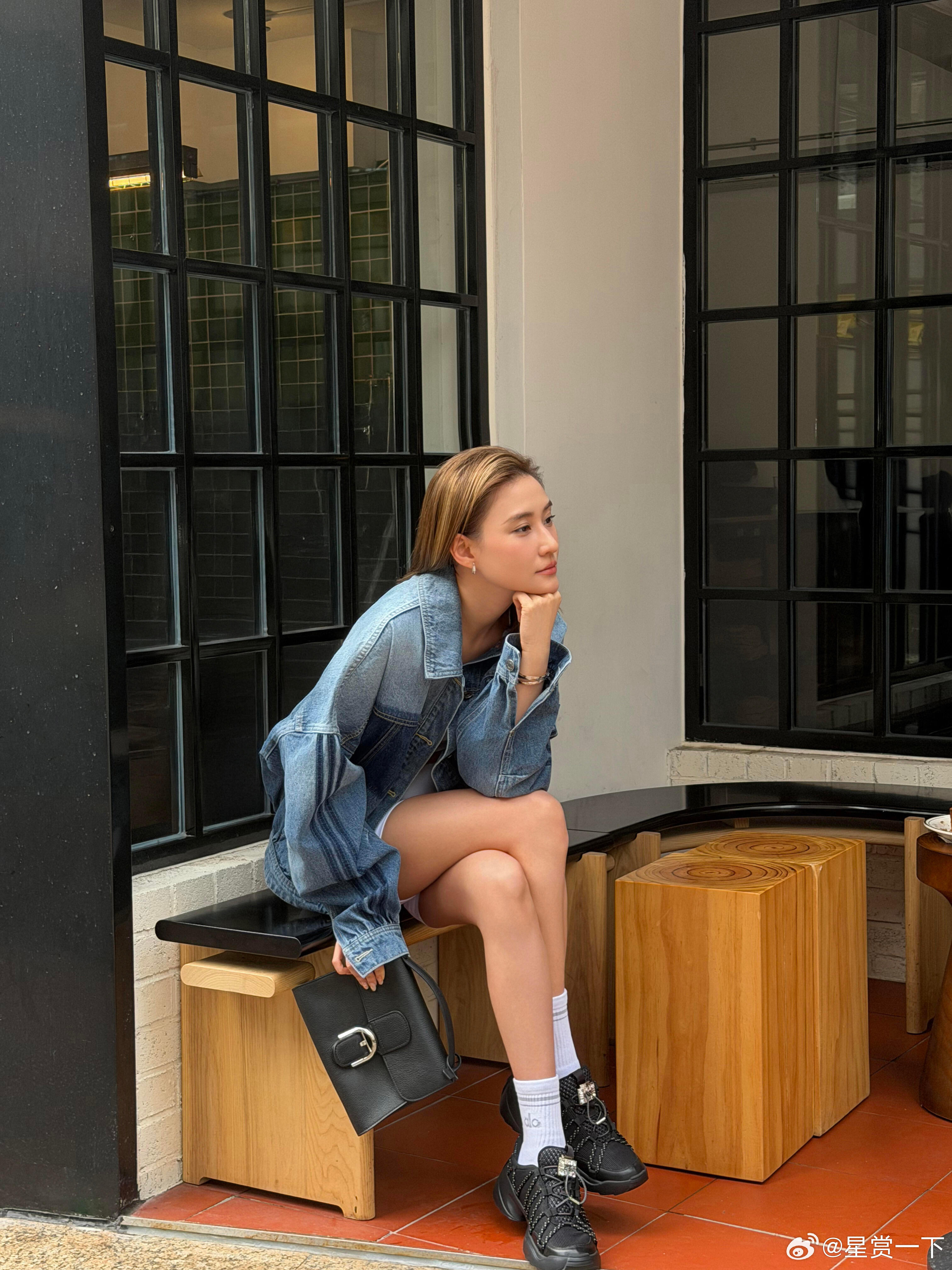 何超莲香港探店look💙