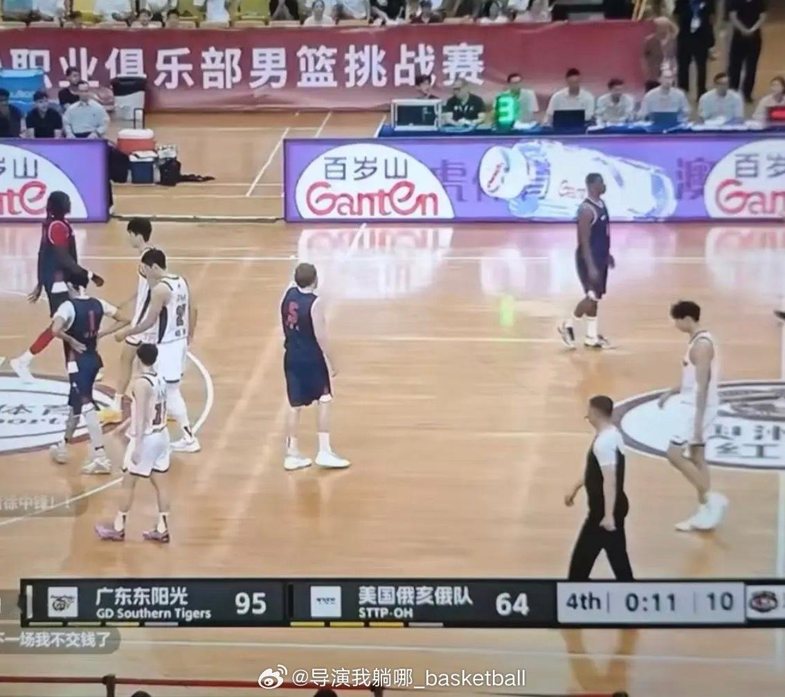休赛期努力训练的广东宏远已经有点露出冠军相了，他们在热身赛中31分大胜群星云集的