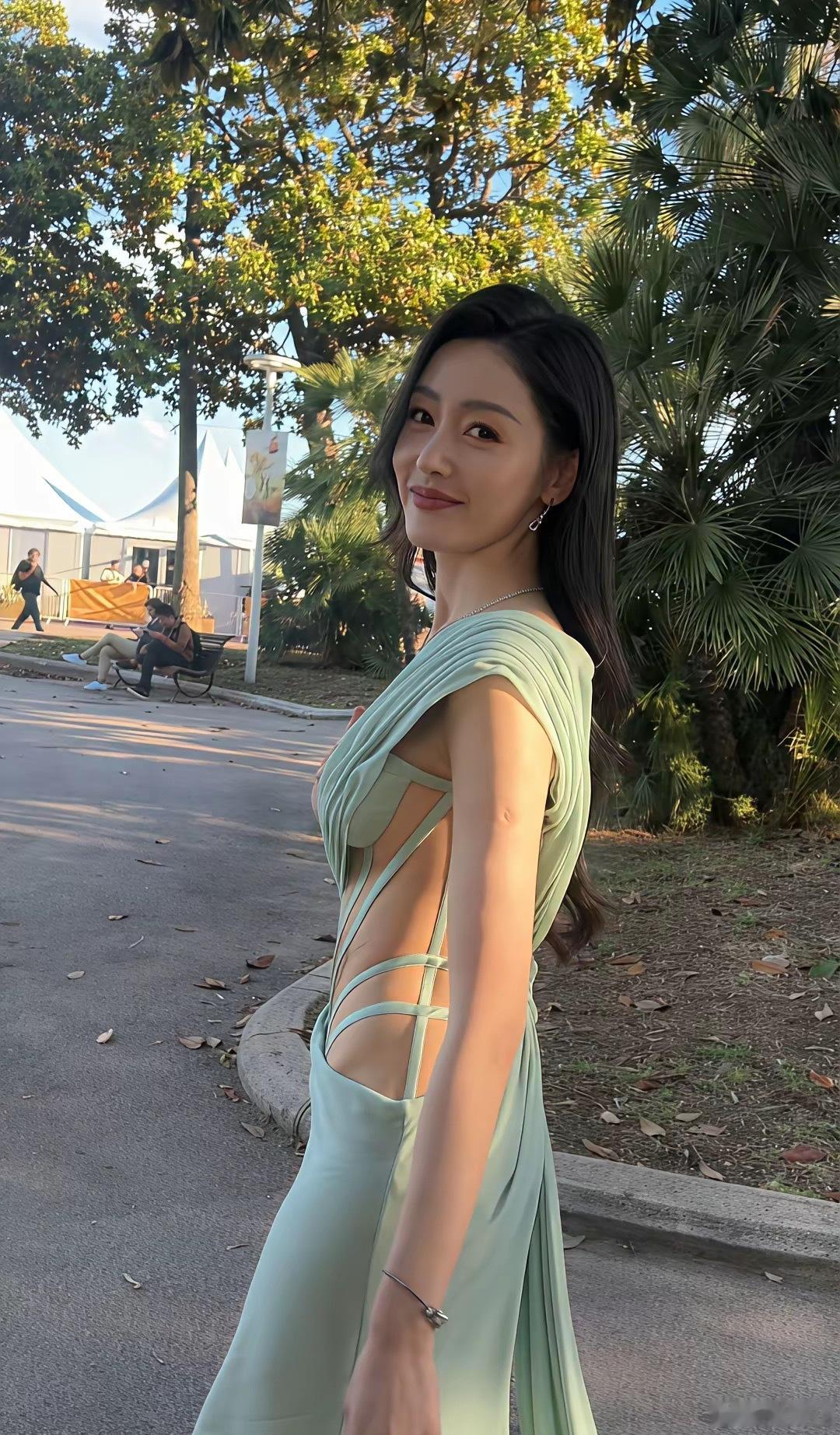 张天爱回眸一笑，迷倒了多少男人啊​​​
