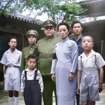 1949年10月，国民党上将马鸿逵飞抵达台北后，在深夜被宪兵赶出了招待所，一家人