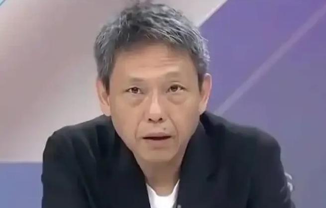 台湾时事评论员谢寒冰：你们知道中国大陆这两天在干什么吗？他在给全国的退伍军人制发