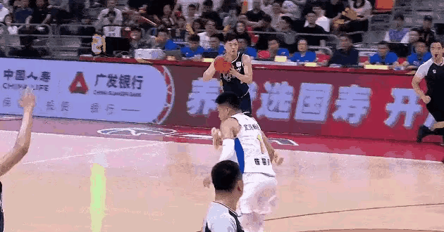 广东队的张皓嘉真是个人才，上空篮上个四不像。北汽队和广东队的比赛第一节后半段，