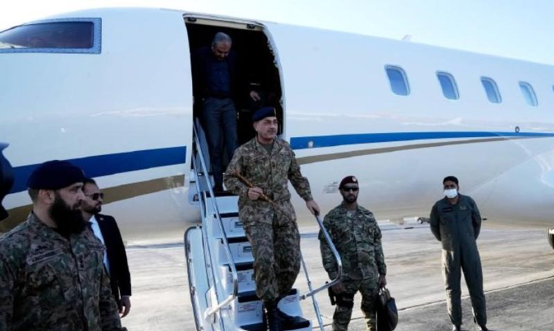 巴军元帅突访伊朗，带来美国重要口信，一个细节很令伊朗受用！据外媒报道，当地时