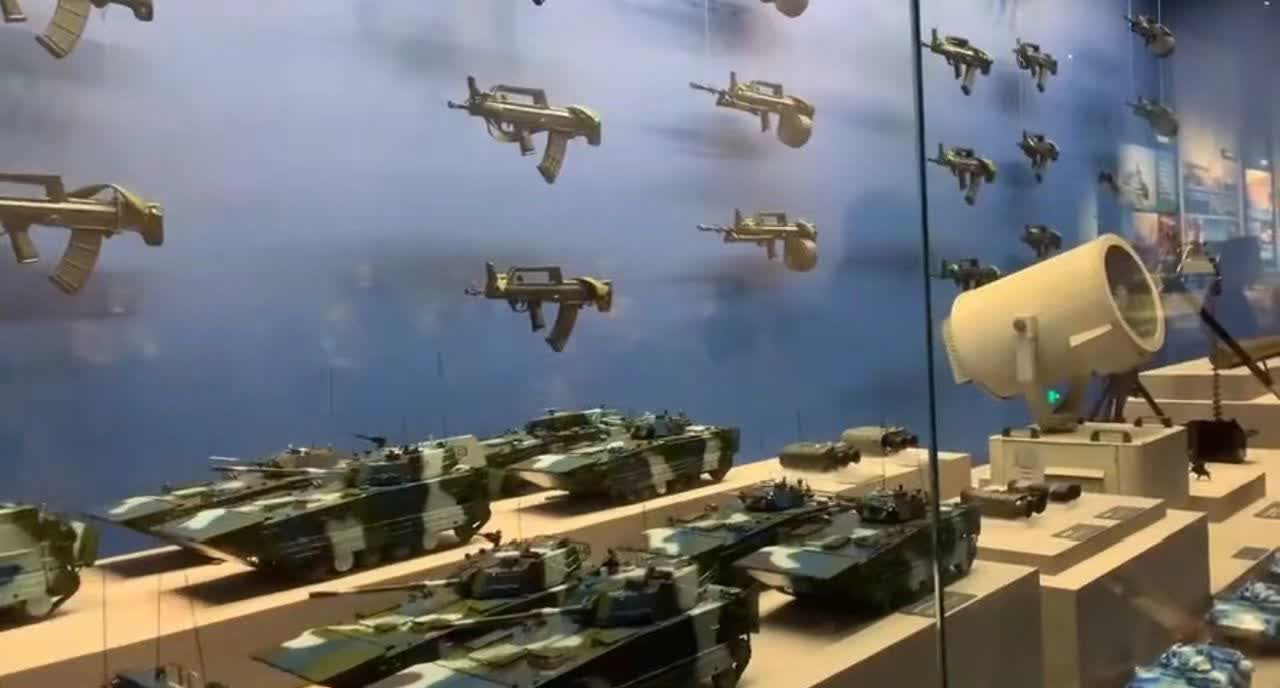 歼10C马来西亚展台快被挤爆，多国来宾追问价，中方2款战机受追捧！5月2