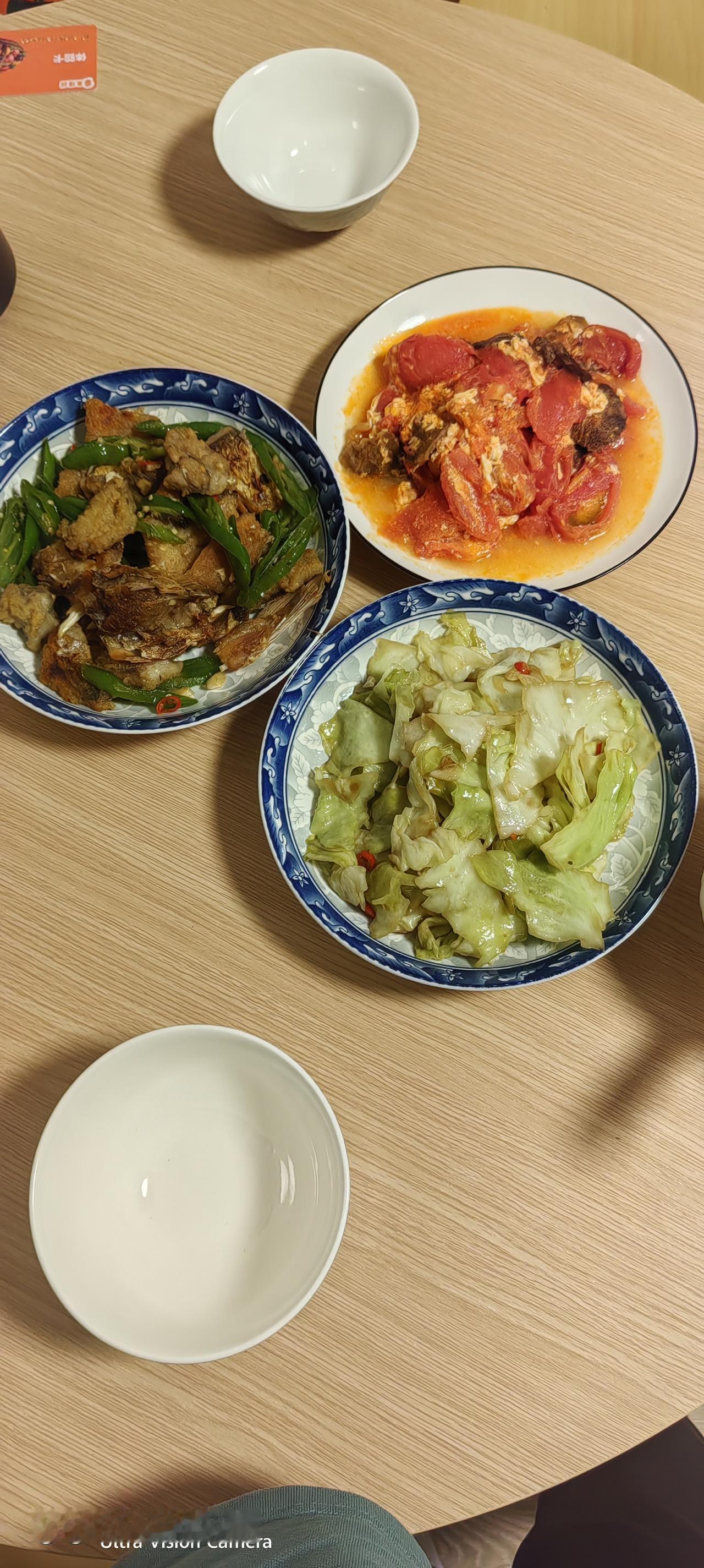 上海的消费水平如果在上海没有房没有高退休金，那真的活不了，昨天妞在超市买一盒猕