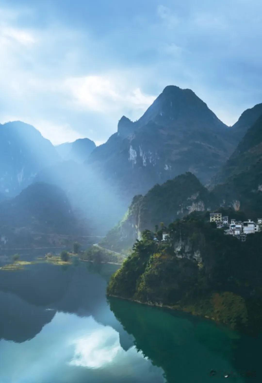 《檀香刑》:“你哭哭啼啼，没有几个人真心同情你，更多的人是在看你的笑话。你如果硬