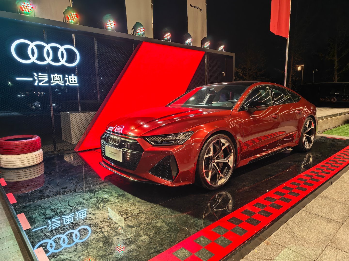 攒劲小奥迪！！[大笑][大笑]可以说是无数人的dreamcar了啊大v聊车​​