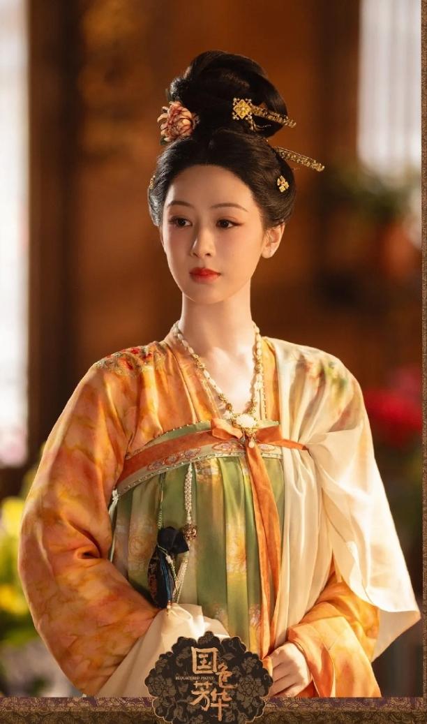 罗云熙和杨紫家在争芒果史冠！理论上来说，两部剧根本没有可比性，《国色芳华》40