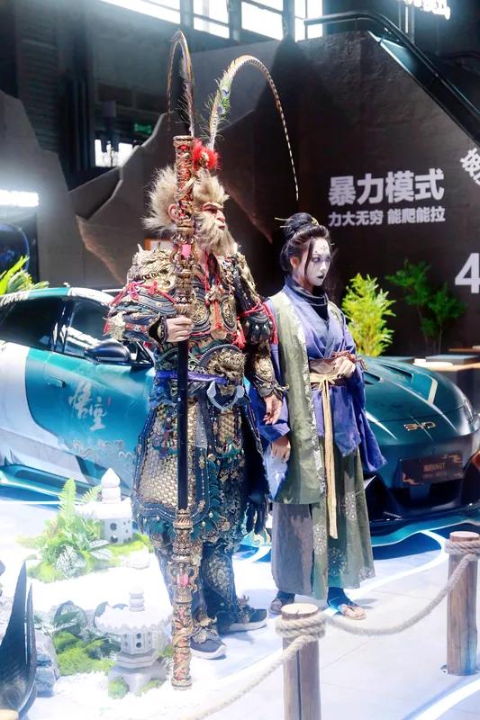 方程豹钛3新车型上市方程豹钛3新车型上市，这波操作太秀了！在2025成都车展上