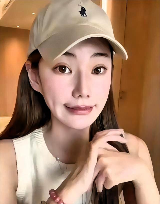 马筱梅刚出满月就带娃从湾湾飞北京，你出月子想下楼买个菜，婆婆说“别吹风”。说