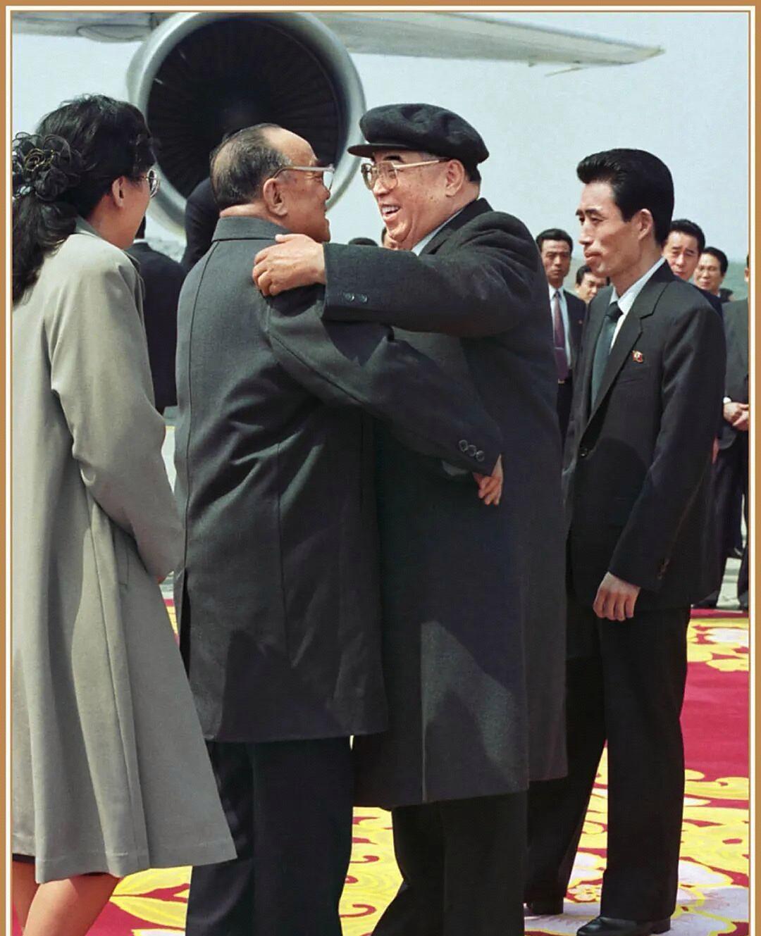 1992年4月13-17日，应金日成主席的邀请，杨尚昆对朝鲜进行正式友好访问