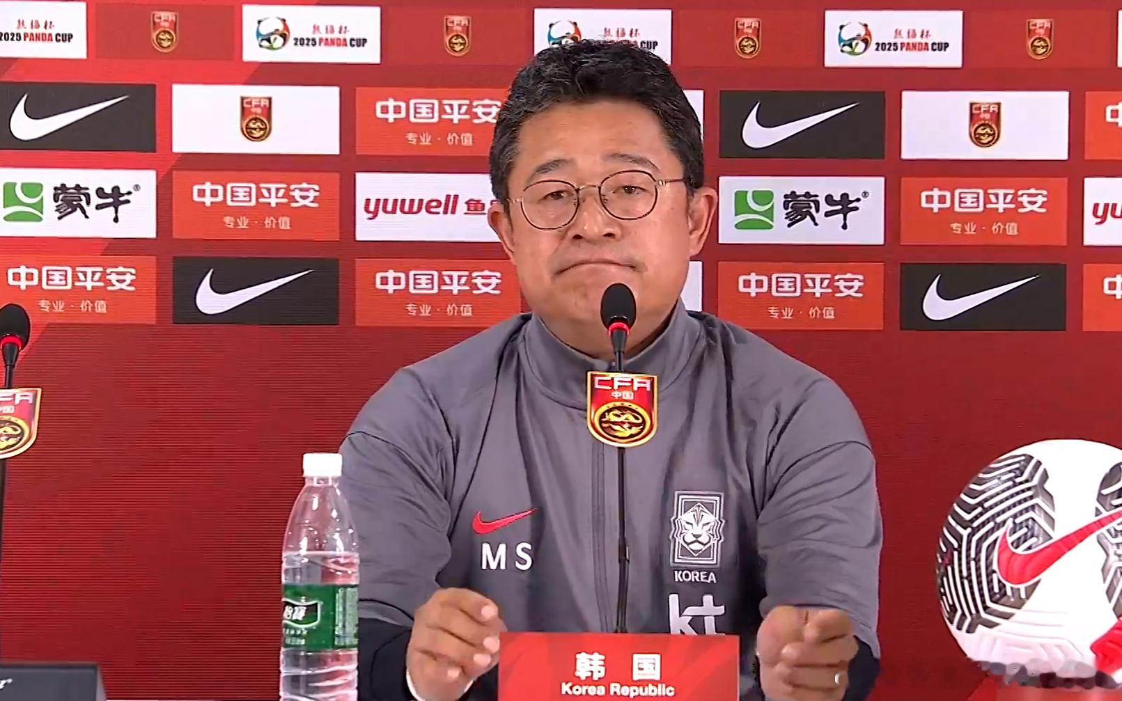 中国记者提问：韩国这个年龄组已经两次甚至三次输给中国队，是否担心队员患上“恐中症