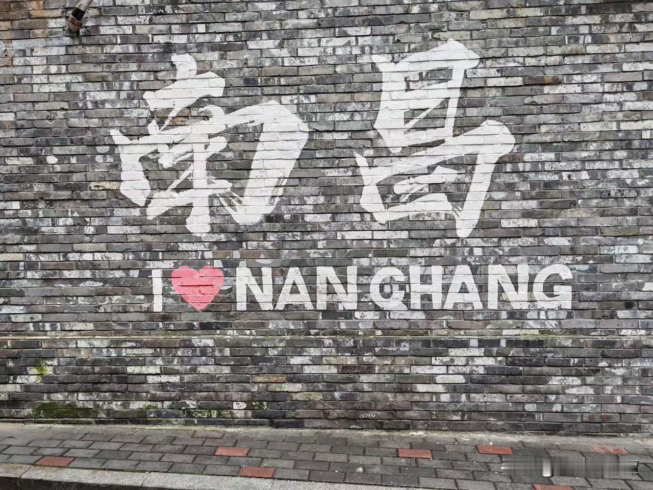 南昌和长沙比到底差在哪？南昌和长沙对比，差距还挺明显的。先说说经济，长沙202