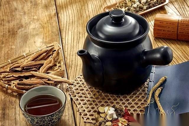 我算是看明白了，这人呐，累到极致，真不是睡一觉就能缓过来的。是那种从骨头缝里往