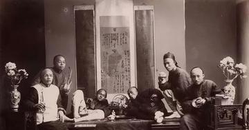 辛亥革命前，满汉矛盾就很激烈了，各地满人欺压汉人那都是常事。要说满汉矛盾的典型