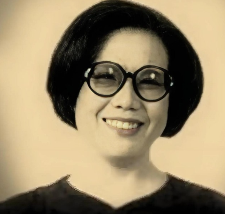1942年，著名女作家沉樱正怀3胎时，得知丈夫把全部家当了3万块，拿去给戏子赎身