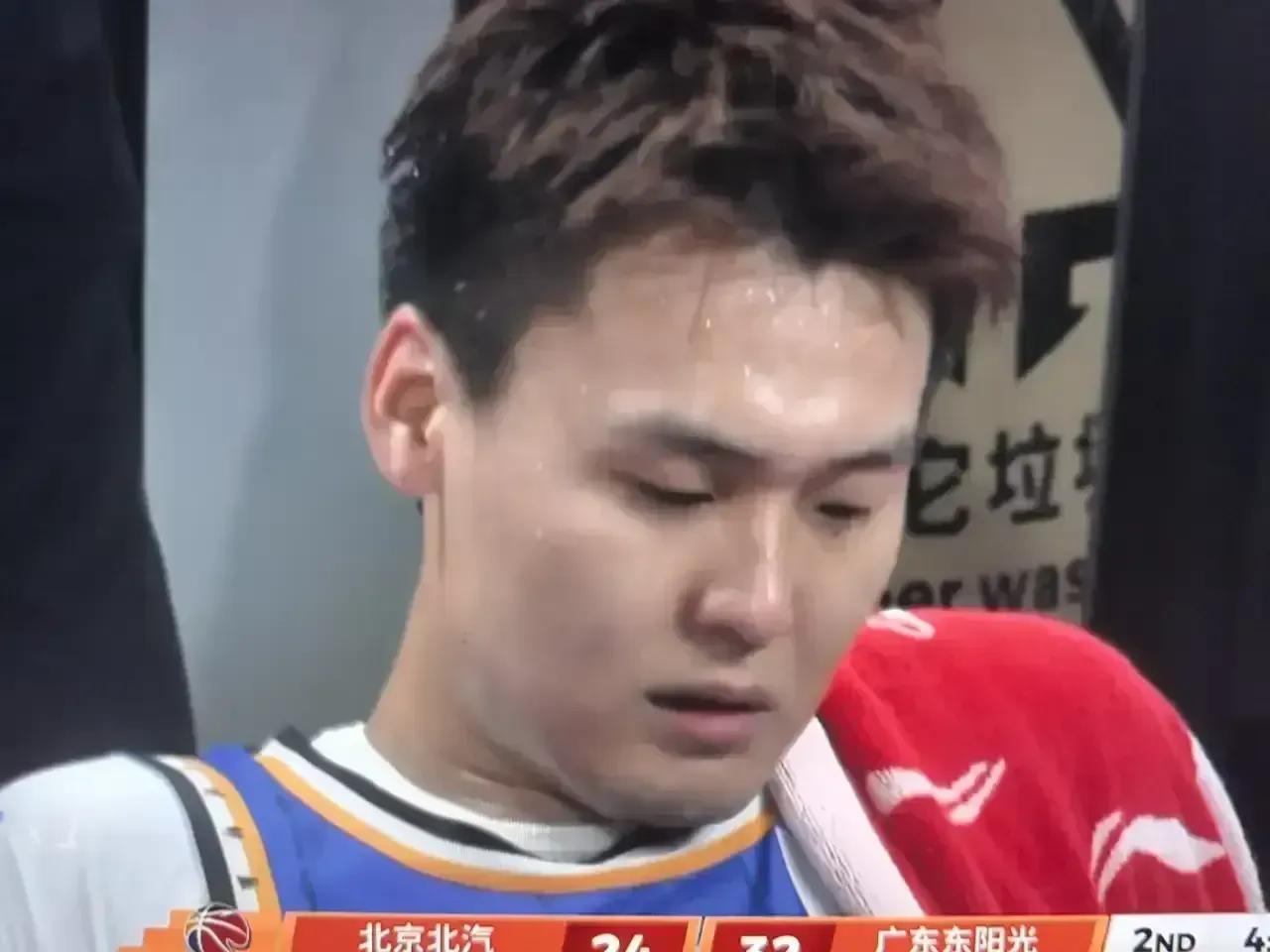 季后赛把身价完全打没了的6个超巨球员1第一个把身价打没了的球员---赵睿赵
