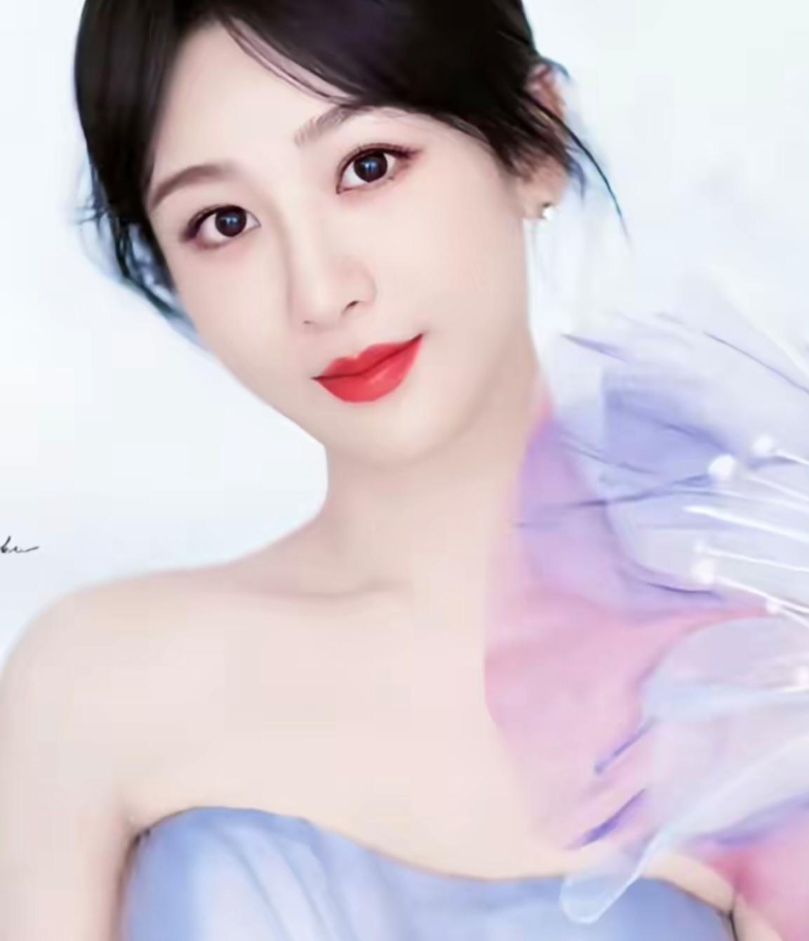 杨紫官宣新剧《玉兰花开君再来》,挑战传奇女性董竹君10月27日,32岁的杨