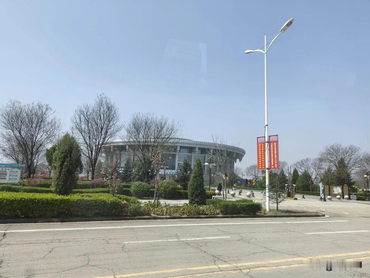 都说婆婆比媳妇好，放眼望去，全网都是婆媳互骂。证明什么？证明婆婆至少没有比媳妇好