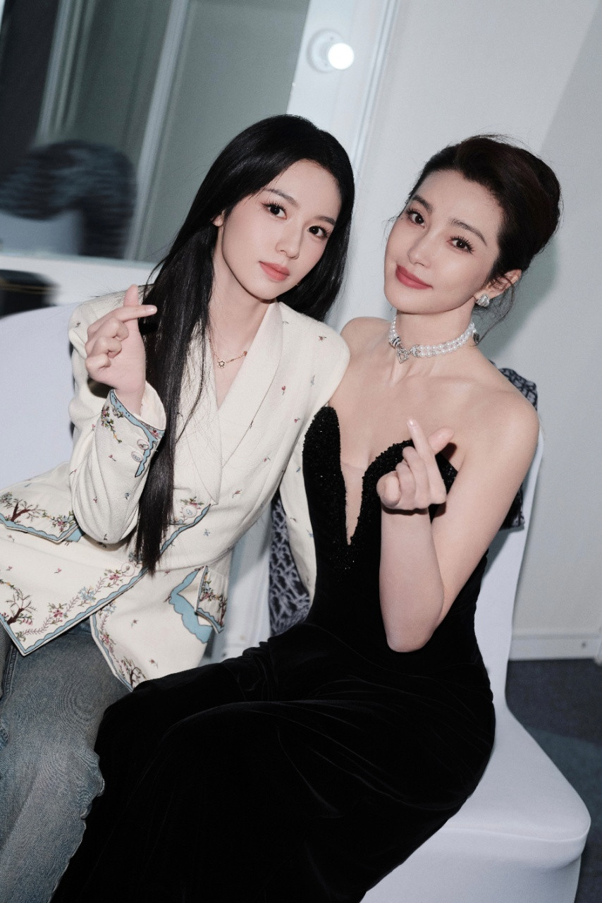 李冰冰登场即焦点李冰冰坐镇微博之夜依旧待遇拉满，这种场子还是需要大花来坐镇撑场