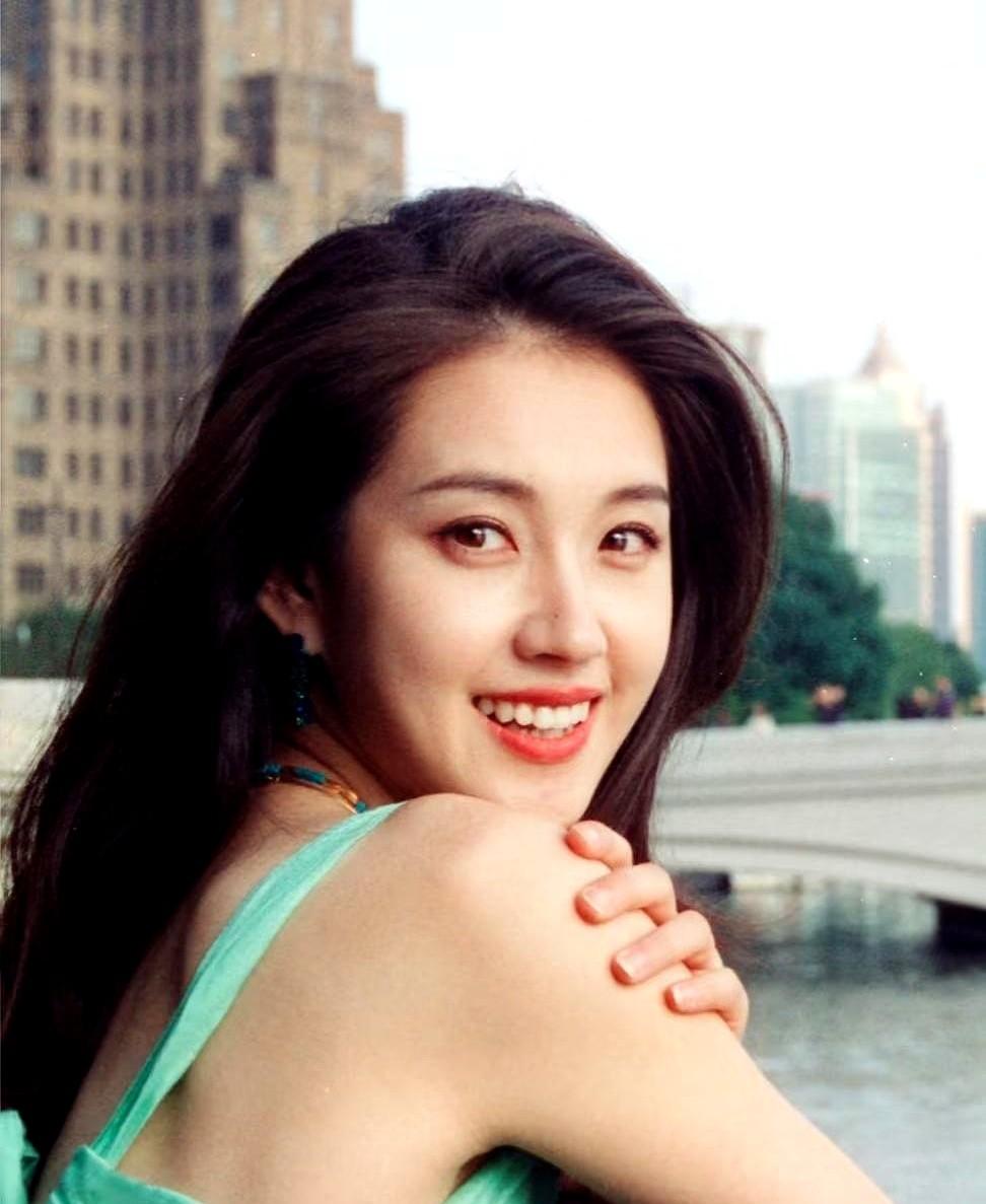 我发现郭宇欣这人身上有一个。当初她和刘萧旭在一起，俩人天天都挂在热搜上。可她