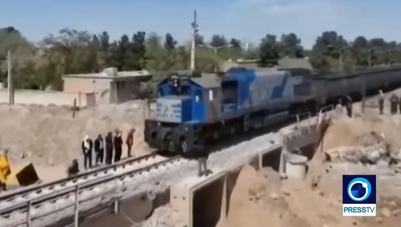 伊朗在创造战时基建方面的速度。短短三天内，伊朗就抢修好了中部卡尚的阿巴德铁路
