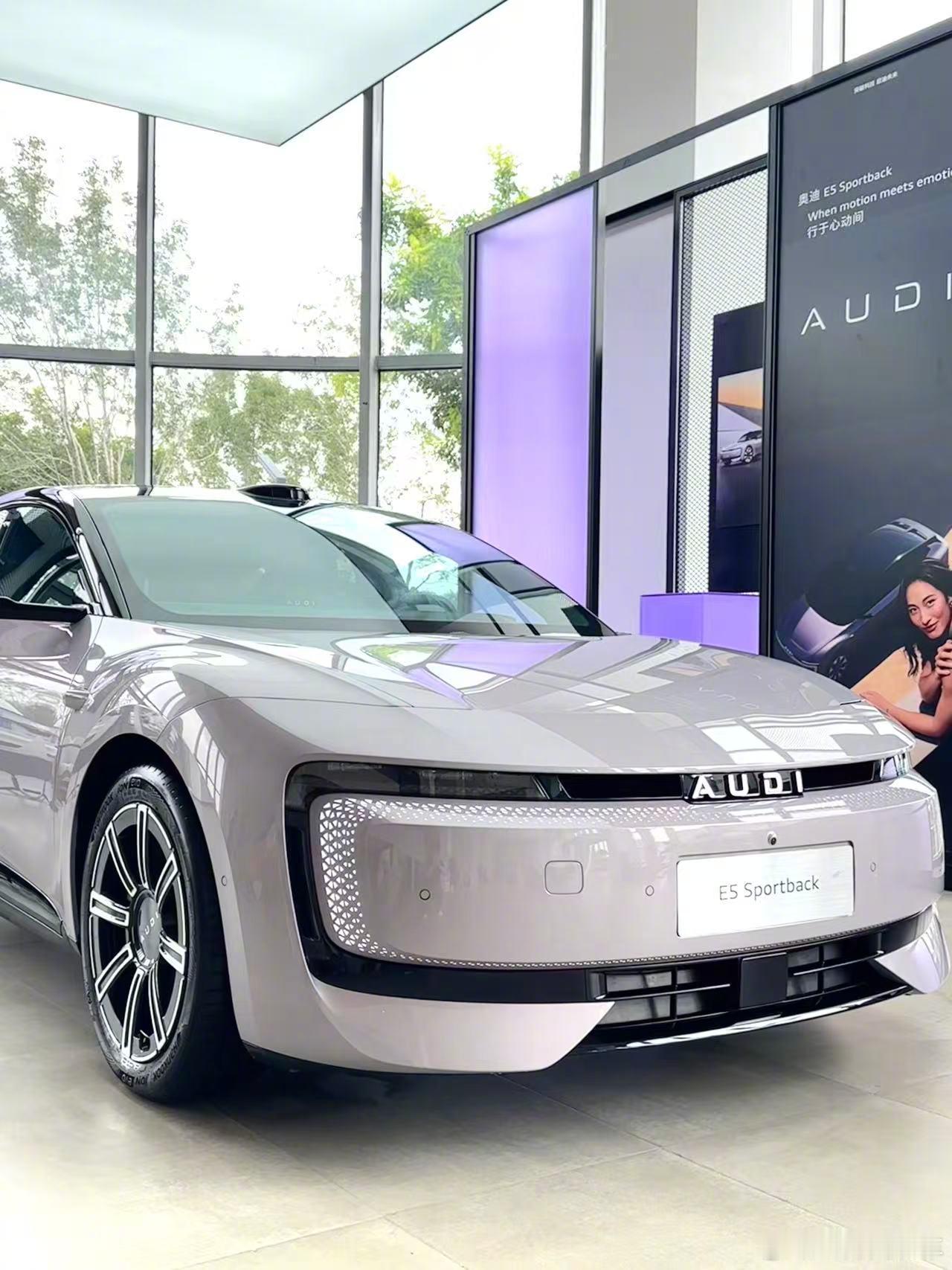 这么漂亮的车谁不想到店去试试？说的就是奥迪E5Sportback了，试乘试驾车