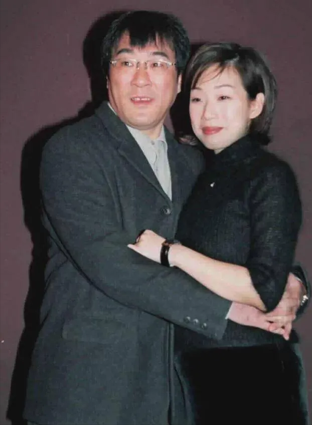 1994年，38岁的李宗盛爱上林忆莲。两人同居没多久，林忆莲就怀孕了，李宗盛赶紧