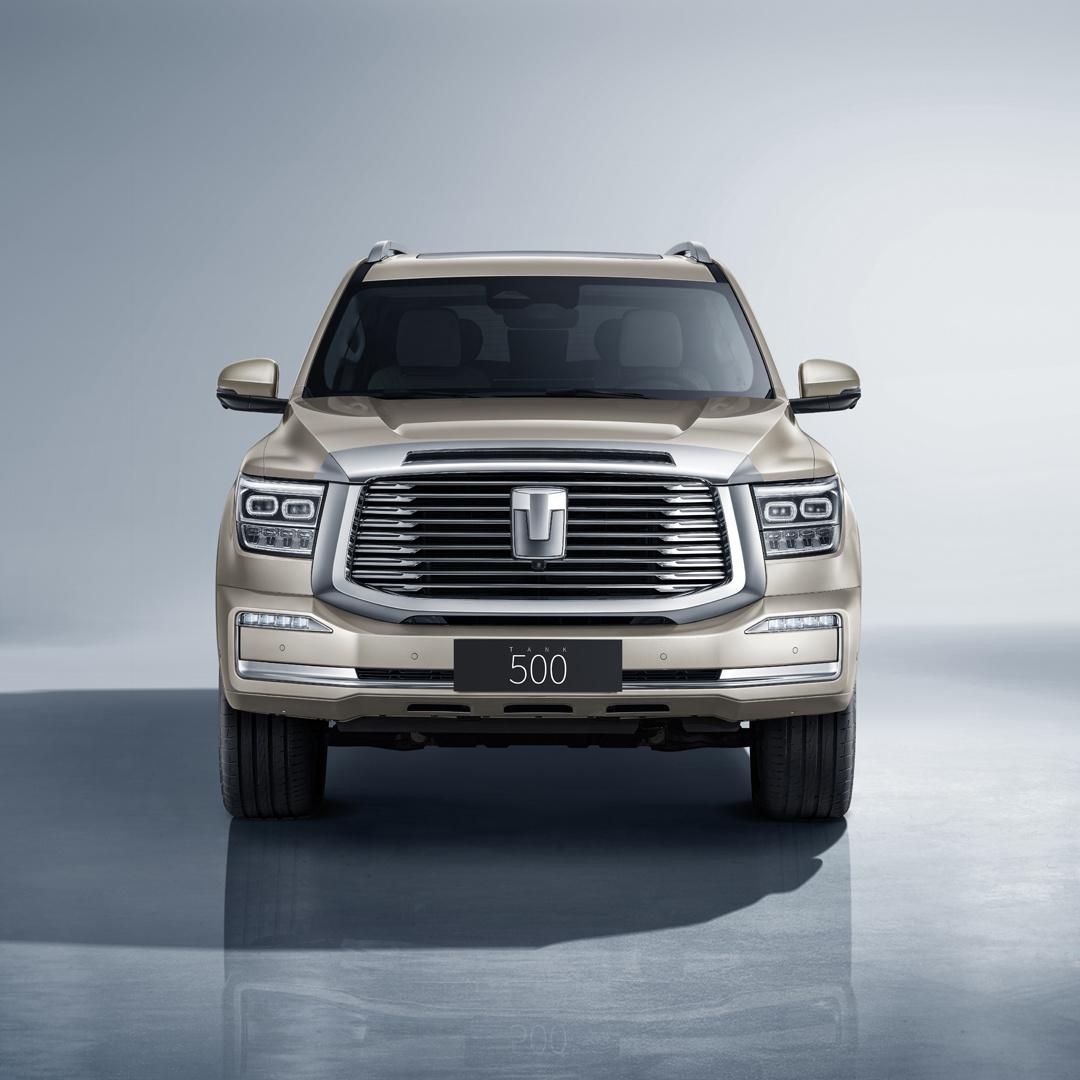 你就说怪不怪，三四十万买坦克500，居然有人说这是“穷人乐”。我琢磨了一下，