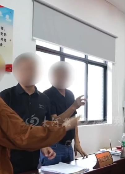 湖南常德，继子照料继母数十年，获评乡镇“十大孝子”，然而，继母去世后留下21万余