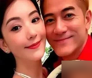 郭富城第三胎还是女儿，名字一公布，评论区直接炸了。2025年10月22号，方媛生下三胎，郭富城11月