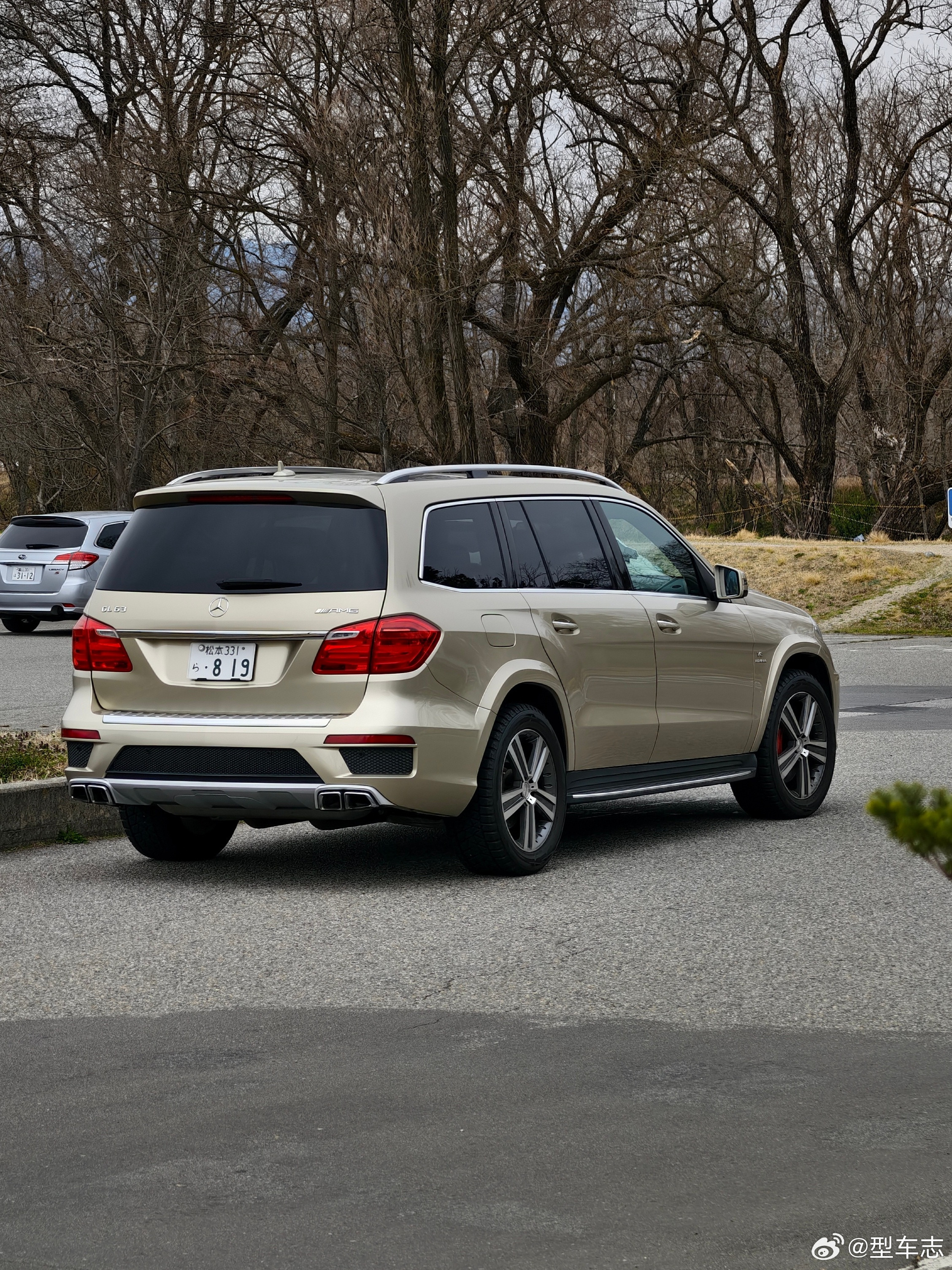 型车街拍偶遇GL63AMG，属于第二代GL（X166），还没改名叫GLS。5.