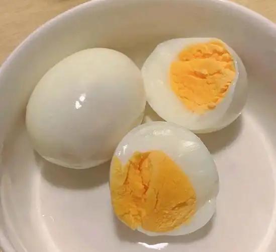 如果你坚持每天吃3个鸡蛋，身体会发生什么变化？普通人吃几个最健康？到底要不要扔掉