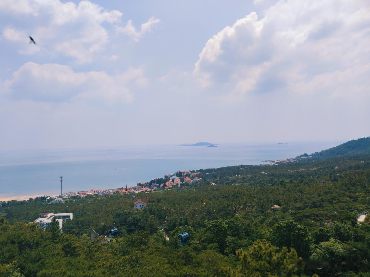 青岛的山，太多了，真的爬不完！来青岛旅游，大部分人冲着大海而来，但只有住青岛