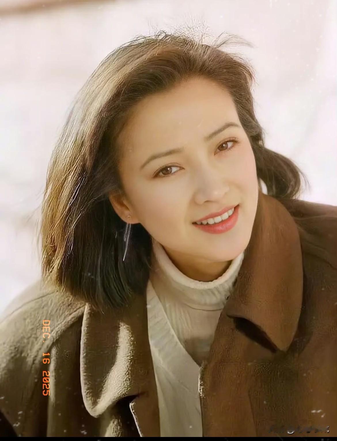 唐国强这波操作，狠狠打了娱乐圈“塑料情谊”的脸！何晴患脑瘤又中风，半边身子不