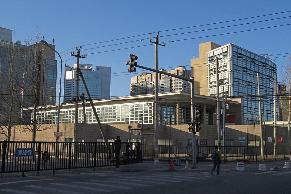 美国为何不敢跟中国断交呢？因为一旦断交，中国军事演习一次，美国五角大楼就得陪着戒