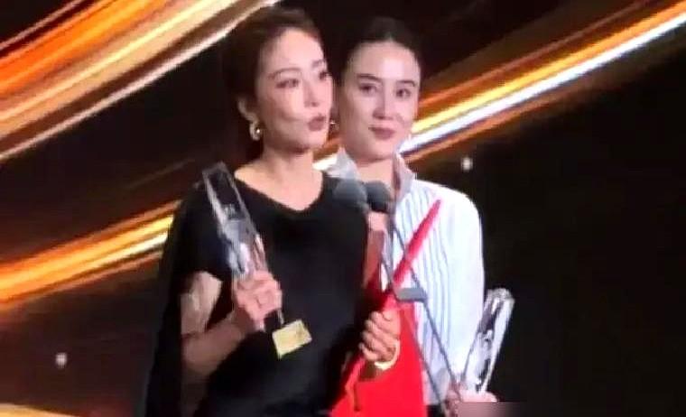 百花奖影后之争，最精彩的不是谁拿了奖，而是台下的眼神。北京国家速滑馆，101