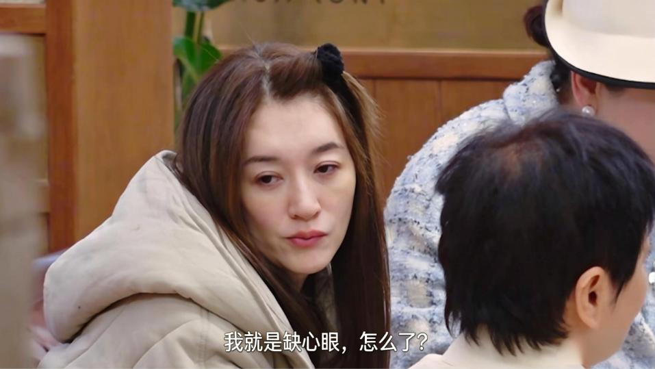 “李小冉，你这不是缺心眼，你是把内娱的遮羞布全撕了！”事情是这样的：李小冉在采