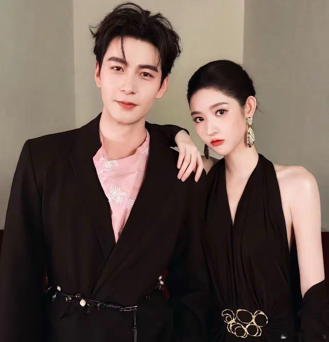 终于搞懂了为啥陈星旭今年资源这么好先是在《轧戏》里演霸总肖稚宇，和卢昱晓你侬我侬