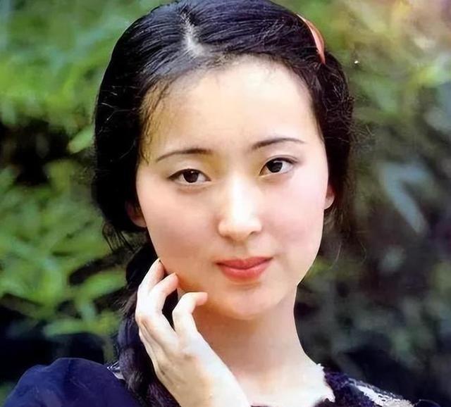 2007年，病入膏肓的陈晓旭突然给前夫毕彦君打电话，她哽咽说：“想见你一面！”然