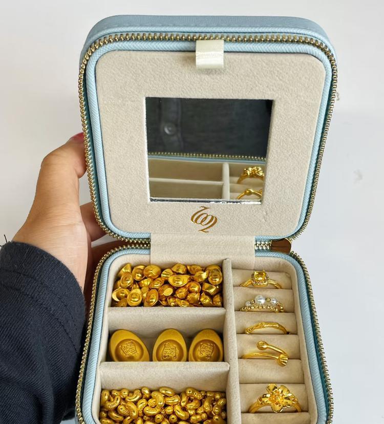真是搞不懂了，明明还欠着几十万的房贷，却一股脑的只想攒黄金……经济不好的时候，
