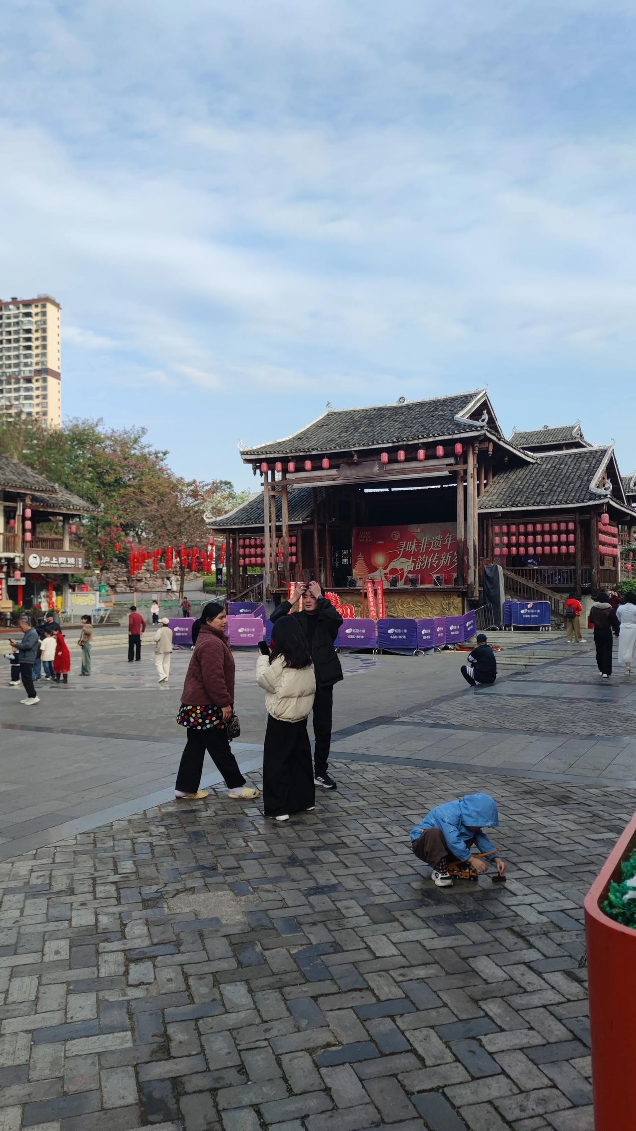 今天看到一位每月拿着7000元退休金、四处旅游的老人发出的感慨：我今年65岁，每