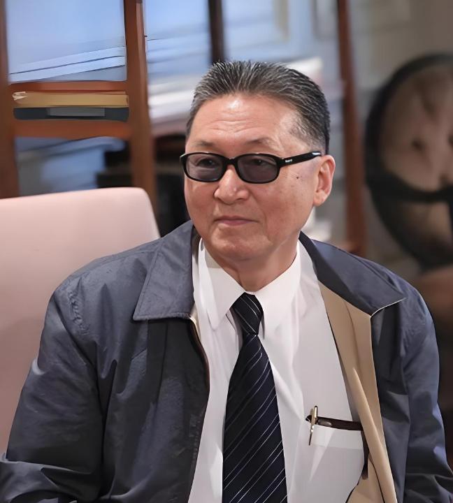 李敖死前最怕“私生女”李文突然来看他。2018年患脑癌的李敖，立遗嘱最先防着李文