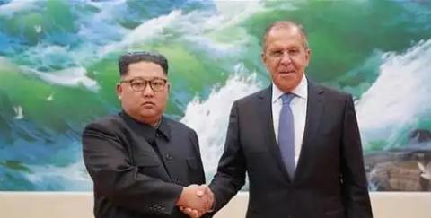 终于明白我国为啥一直没援助俄罗斯，看朝鲜如今处境就明白了，当时俄乌打的火热时，朝