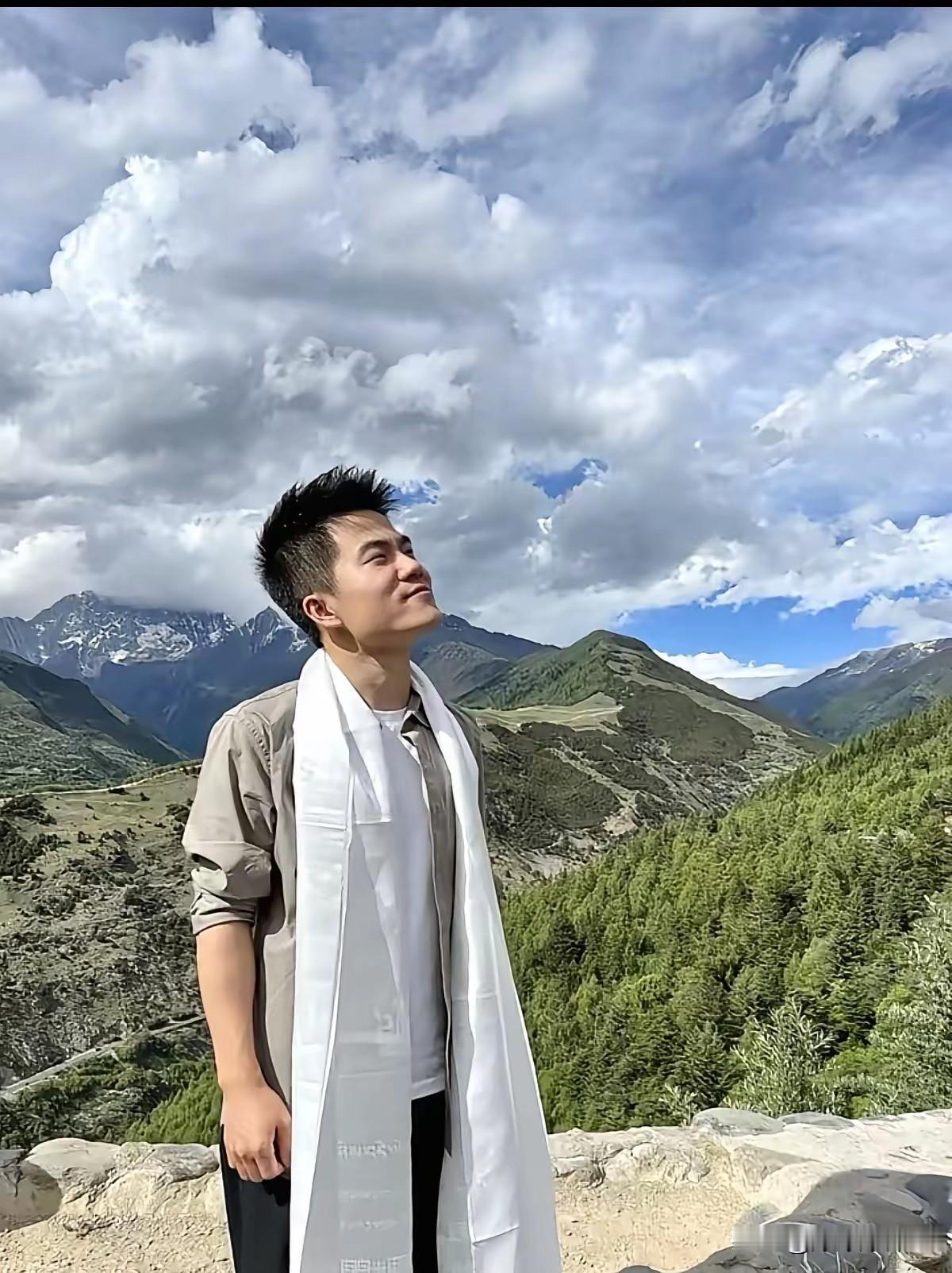 刷到一个董宇辉粉丝的留言，说实话真给我看懵了。在与辉同行宣布独立那天，有个女